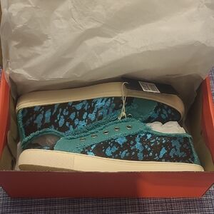 NWT Montana West Teal and Black Patterned Sneakers